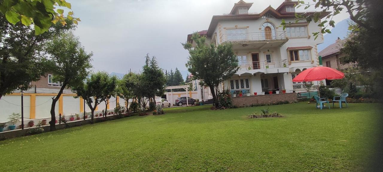 The Clover Inn Srinagar  Ngoại thất bức ảnh