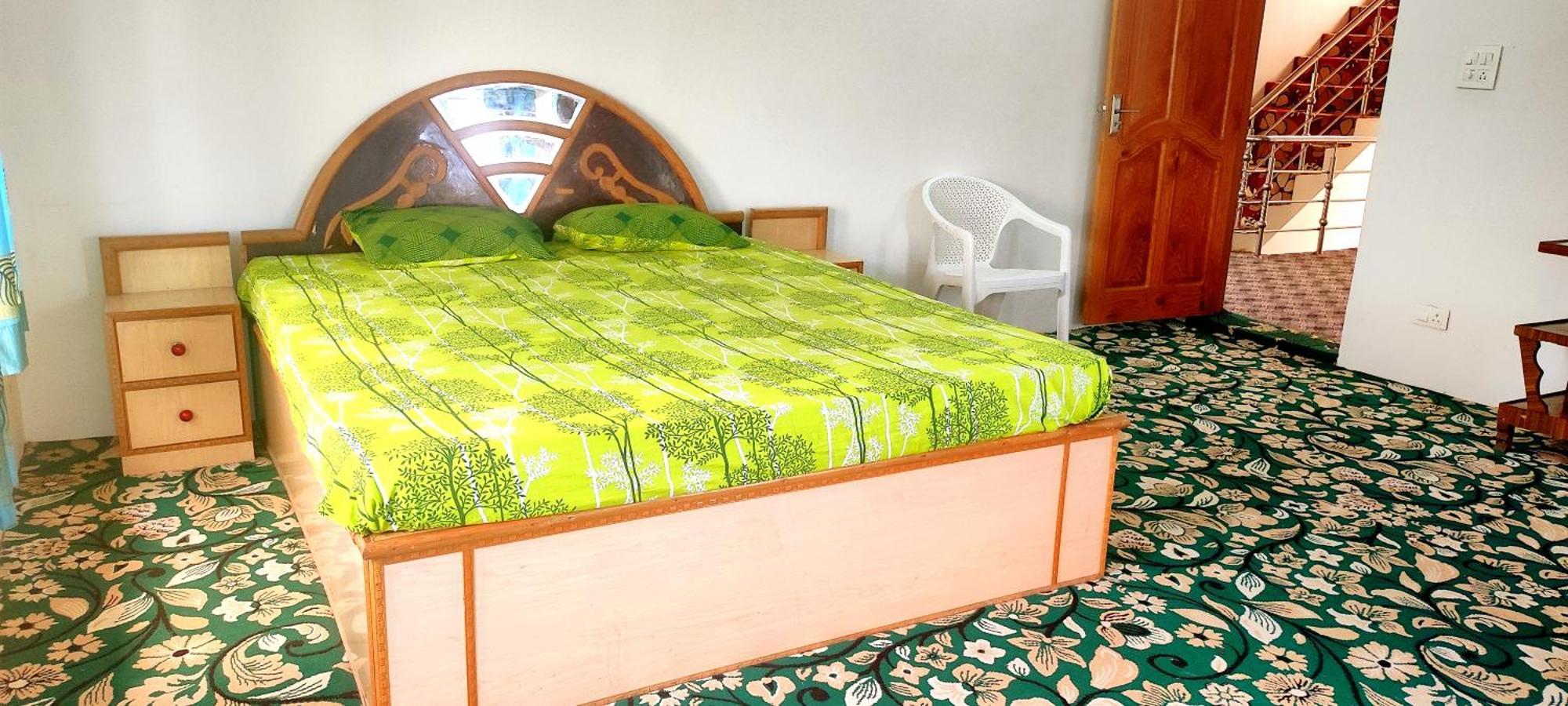 The Clover Inn Srinagar  Ngoại thất bức ảnh