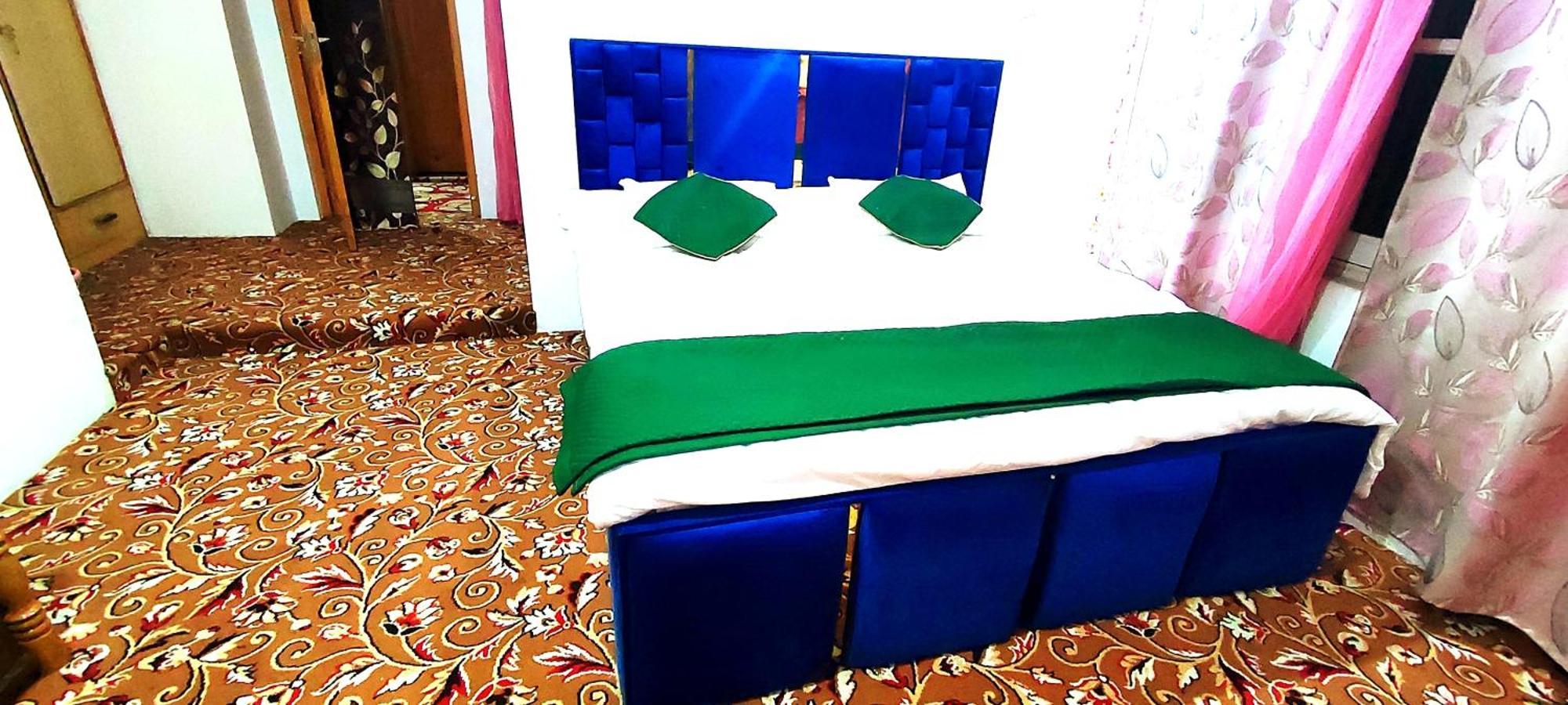 The Clover Inn Srinagar  Ngoại thất bức ảnh