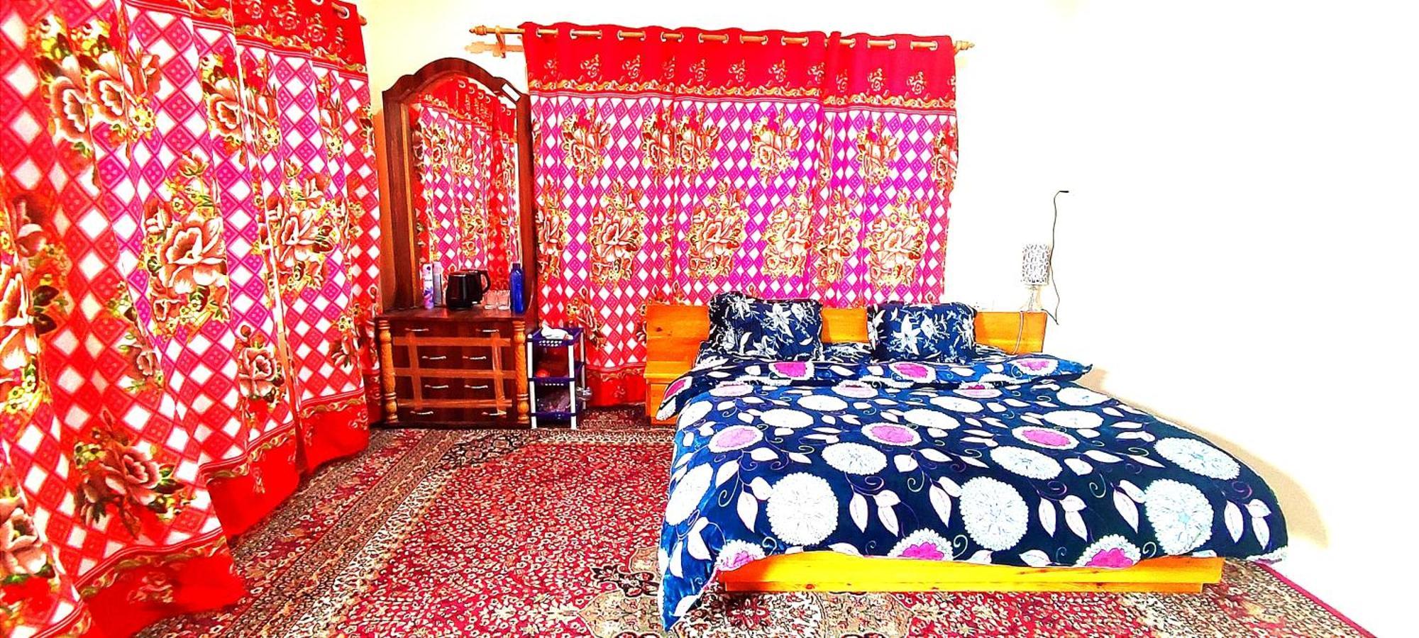 The Clover Inn Srinagar  Ngoại thất bức ảnh