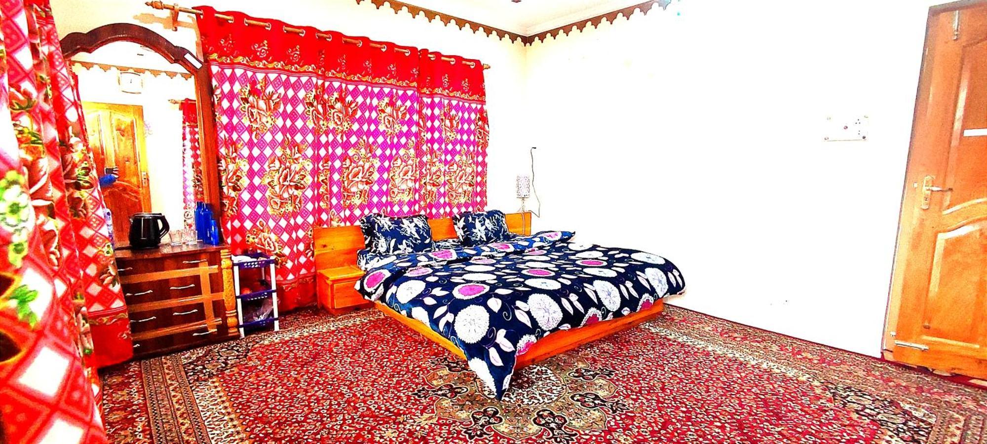 The Clover Inn Srinagar  Ngoại thất bức ảnh