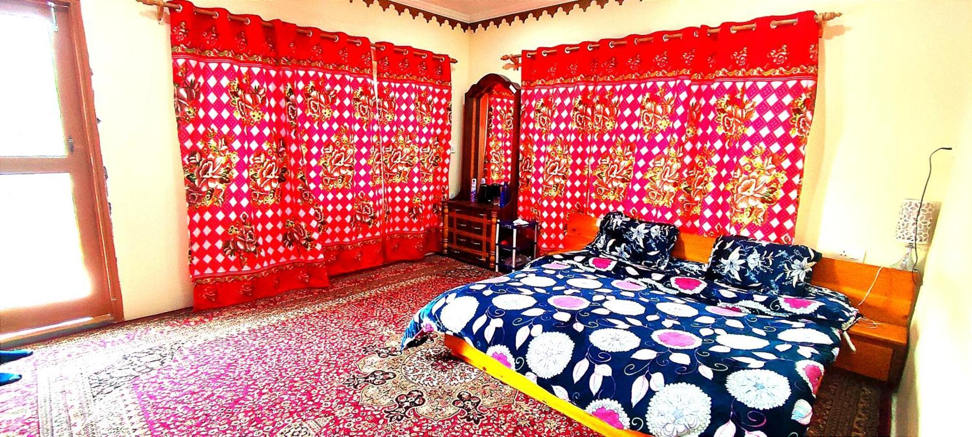 The Clover Inn Srinagar  Ngoại thất bức ảnh