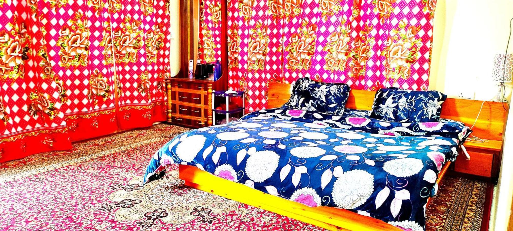 The Clover Inn Srinagar  Ngoại thất bức ảnh