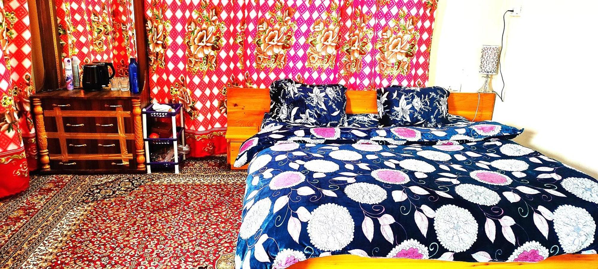 The Clover Inn Srinagar  Ngoại thất bức ảnh