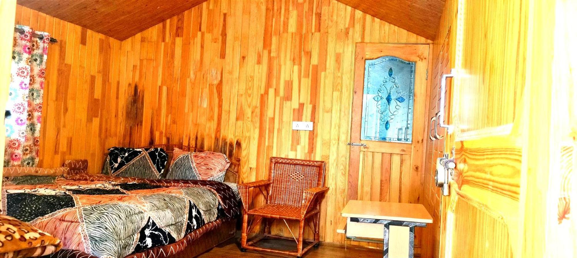 The Clover Inn Srinagar  Ngoại thất bức ảnh