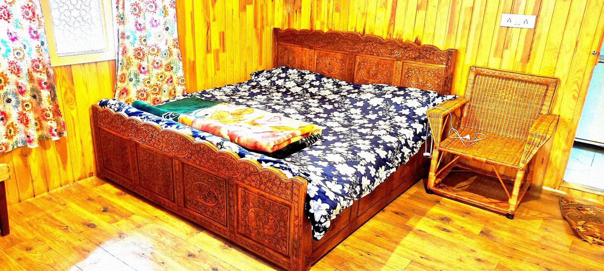 The Clover Inn Srinagar  Ngoại thất bức ảnh